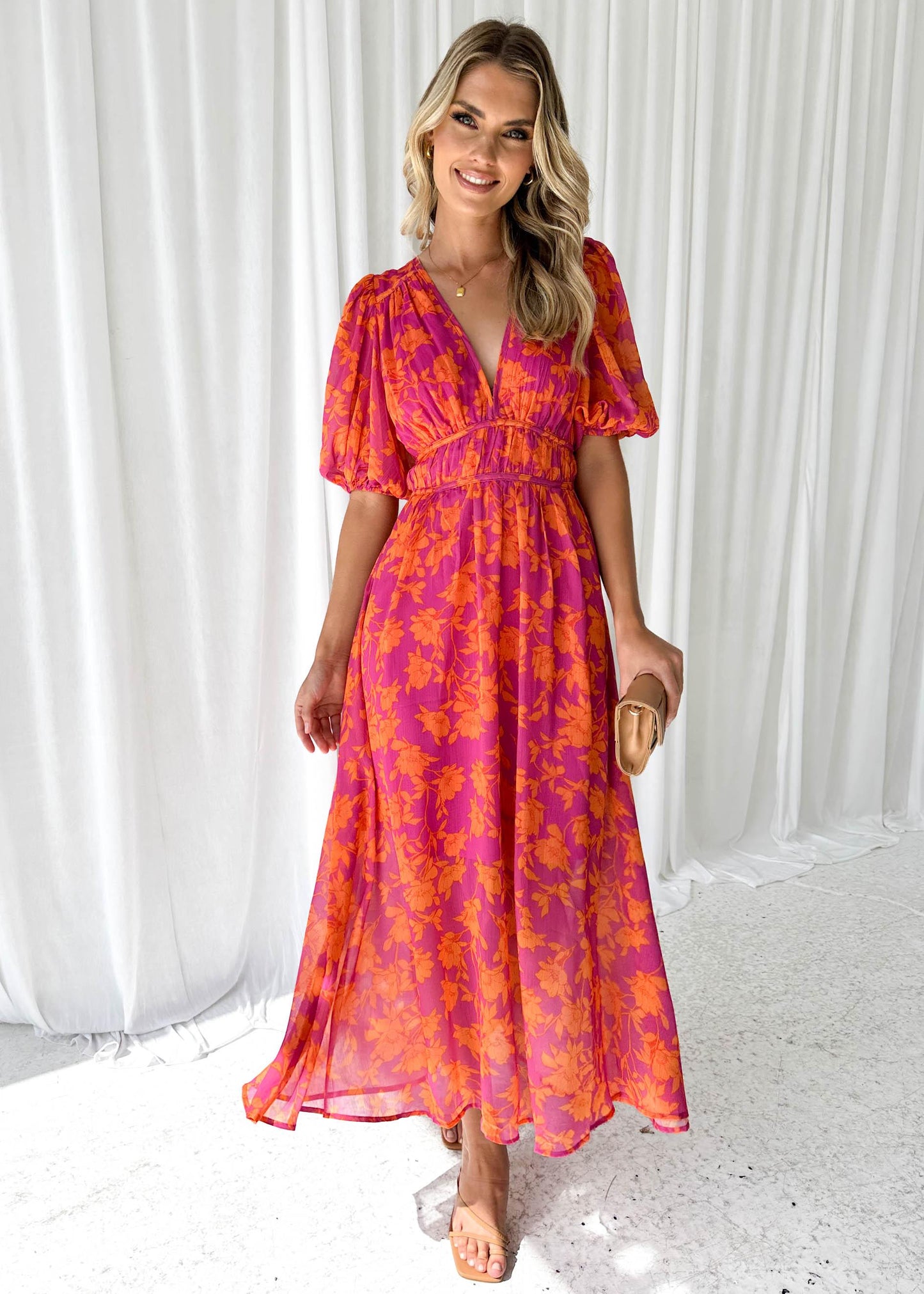 Women's Elegant Summer Maxi Dress with Flattering V-Neckline and Flowing Silhouette