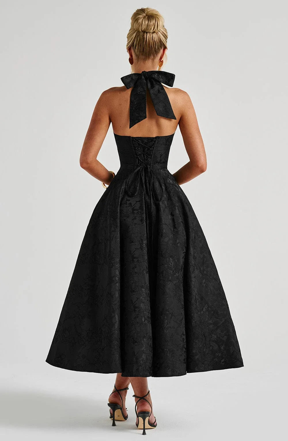 Women’s Halter Neck Midi Party Dress with Flared Skirt and Elegant Open Back