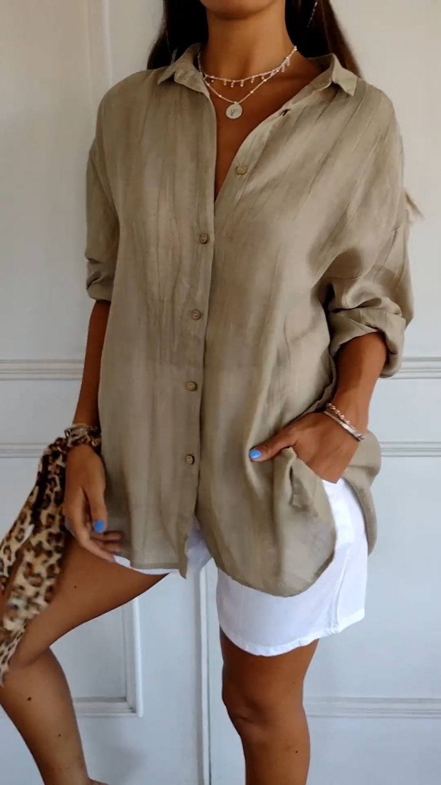 Women's Relaxed Button-Up Shirt with Long Sleeves and Oversized Fit