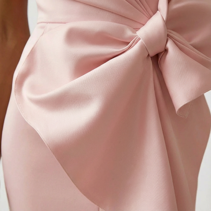 Elegant Women’s Midi with Front Bow