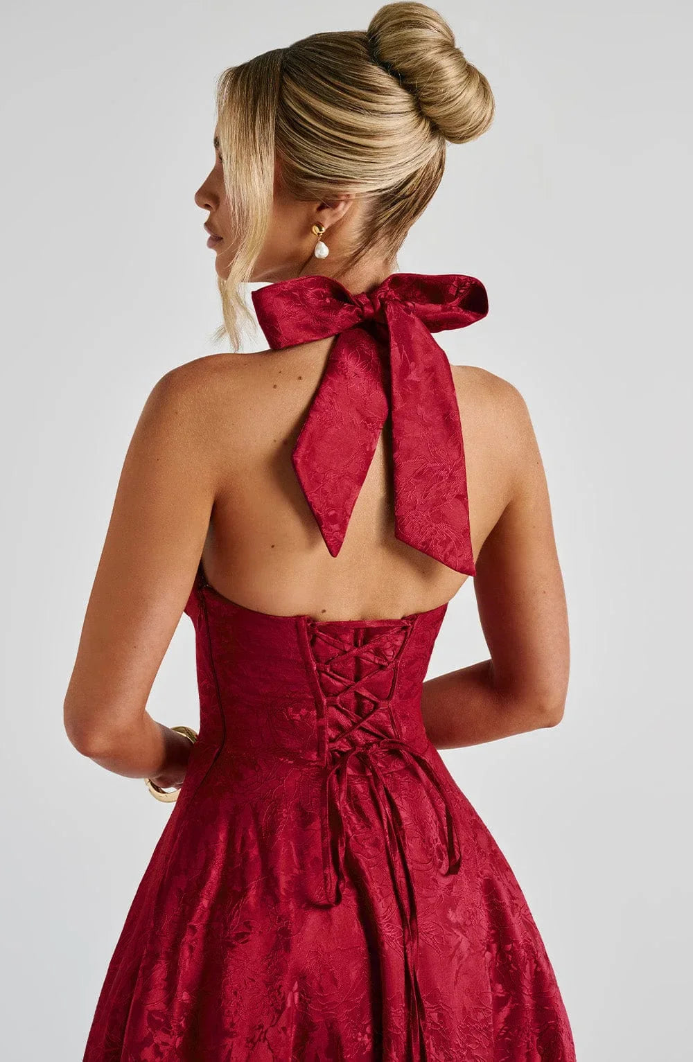 Women’s Halter Neck Midi Party Dress with Flared Skirt and Elegant Open Back
