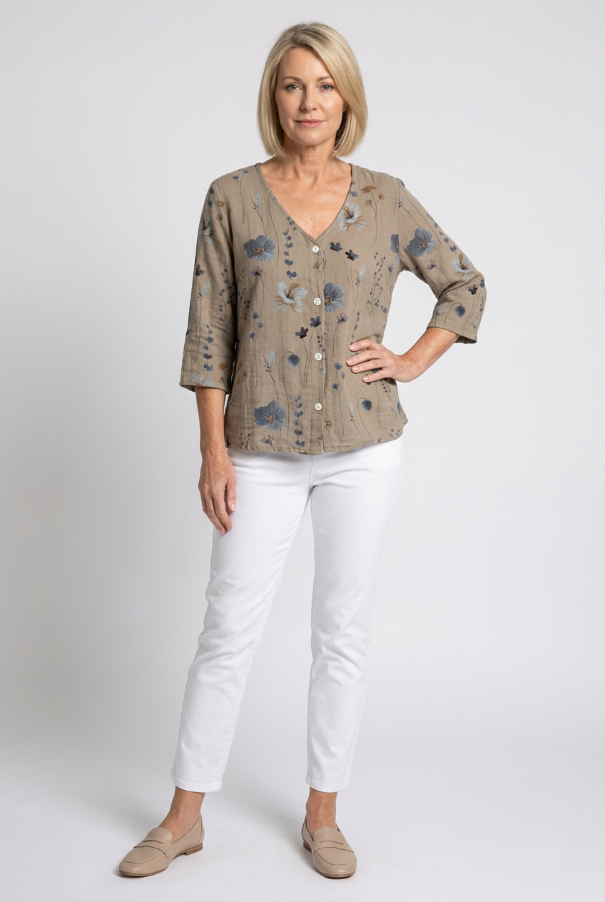 Women's Relaxed Floral V-Neck Three-Quarter Sleeve Top