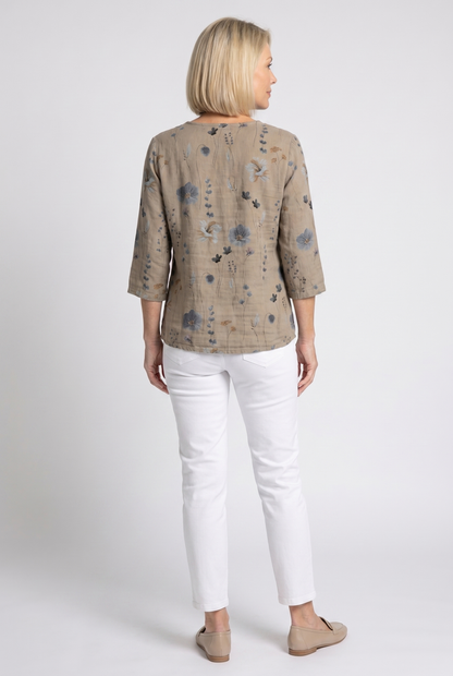 Women's Relaxed Floral V-Neck Three-Quarter Sleeve Top