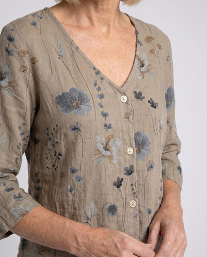 Women's Relaxed Floral V-Neck Three-Quarter Sleeve Top